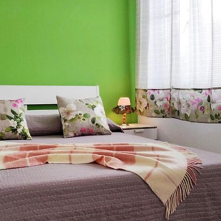 Rainbow Guest House مادالينا المظهر الخارجي الصورة